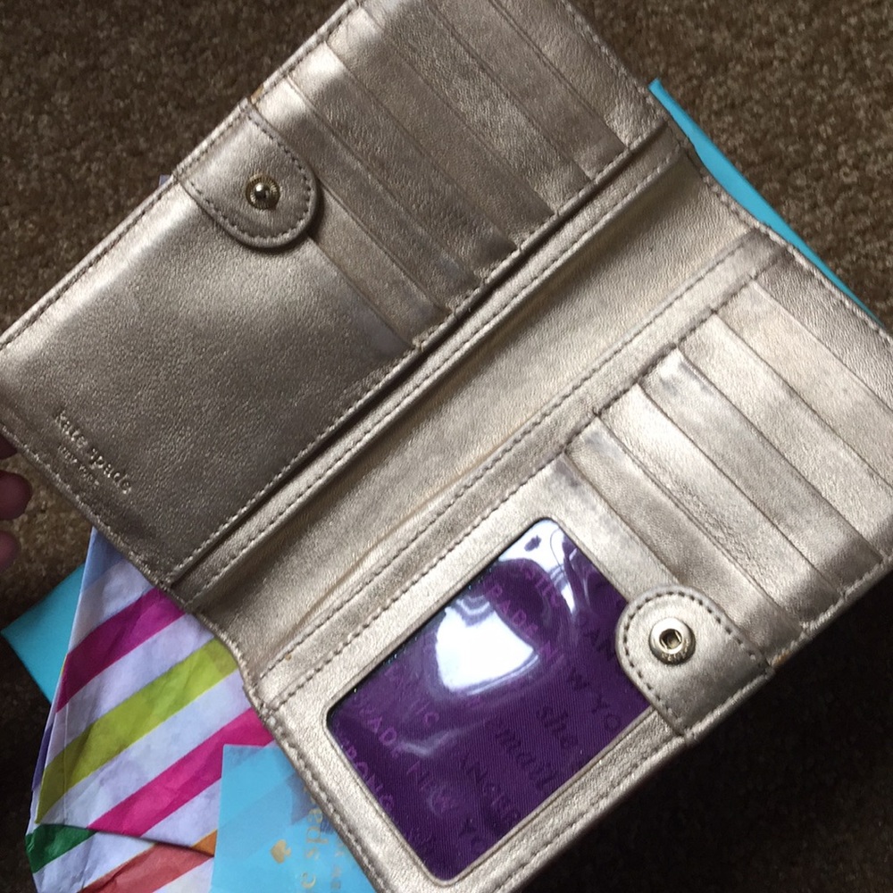 Kate Spade ♠️ Wallet - Picture 3 of 5